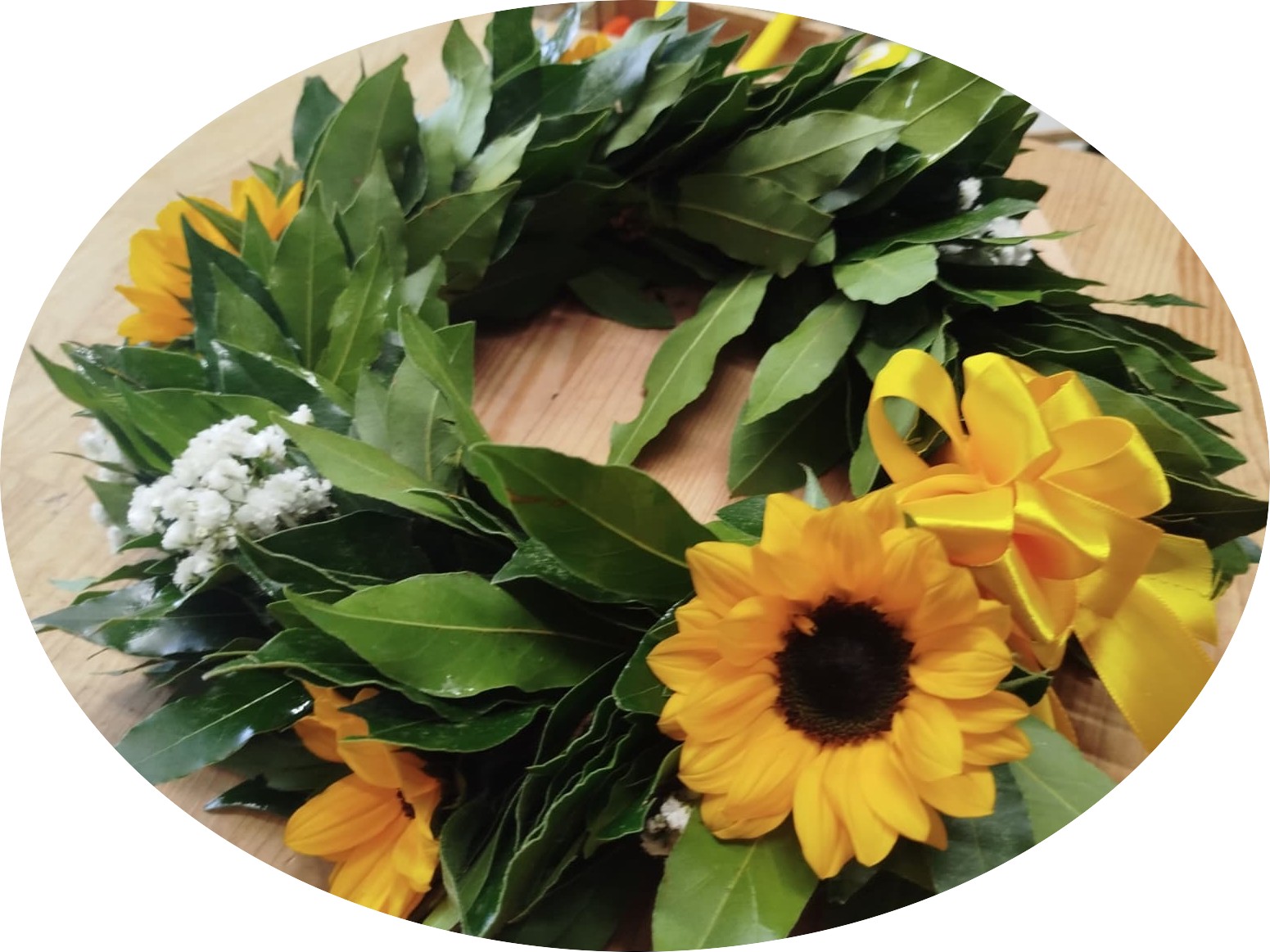 Corona di alloro Unimarconi Roma con girasoli per laurea
